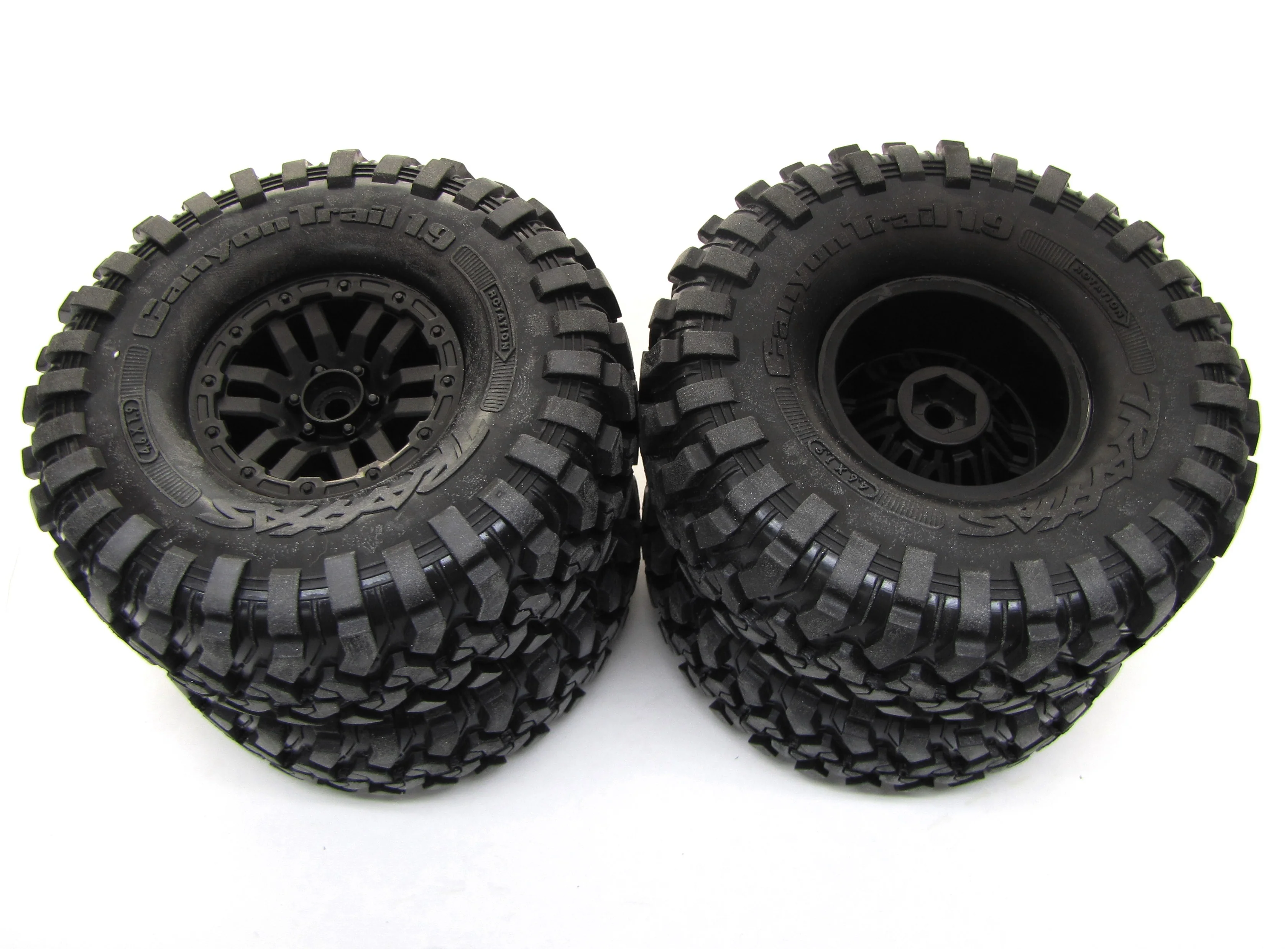 TRX-4 DEFENDER - TIRES & Wheels (Factory Assembled glued 4 82256-4