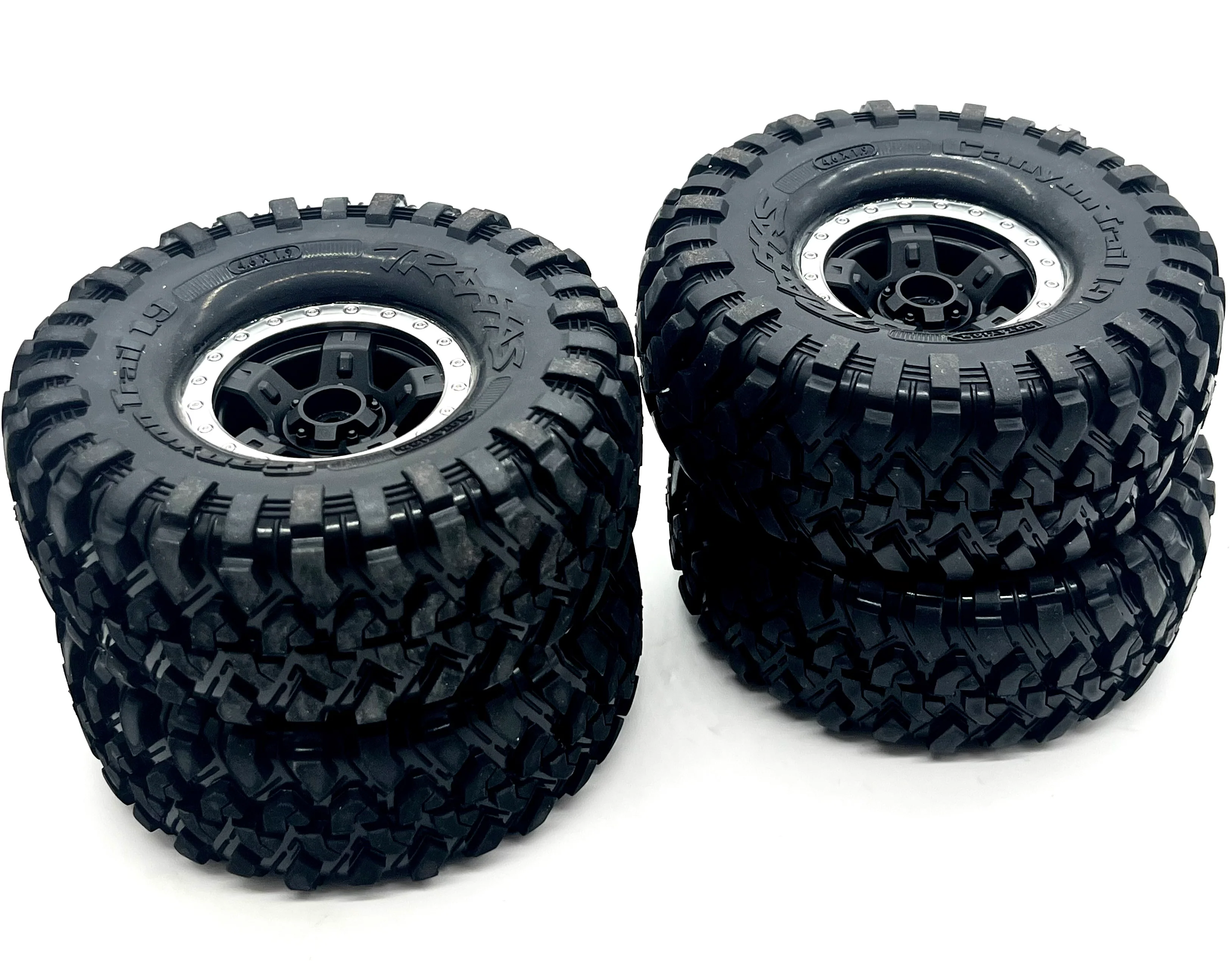TRX-4 NISSAN Pathfinder - TIRES & Wheels (1.9" Canyon chrome bead Traxxas 110056-4