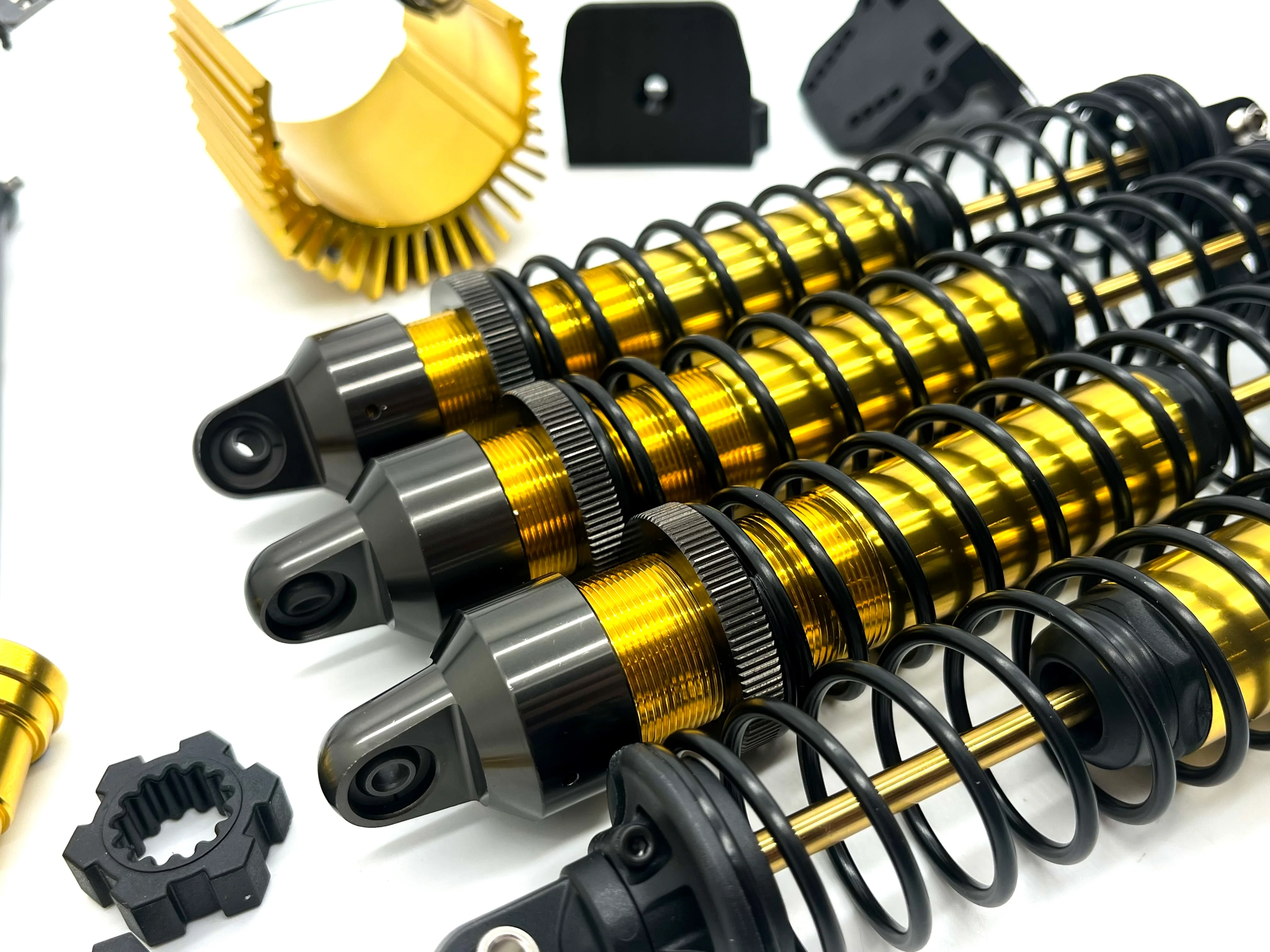 X-MAXX MT BIGFOOT Driveshaft, shocks, heat sink GOLD Ed 50th Traxxas 77097-4 - Image 5